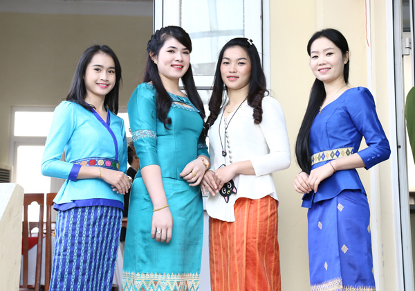 Niềm vui của các nữ học viên Lào trong ngày Quốc khánh